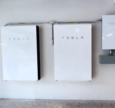 Tesla solar batteries - freedom home services - img rightcard {{brizy_dc_image_alt entityId=